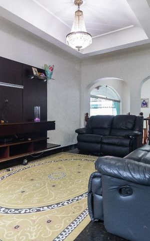Casa para alugar com 350m², 4 quartos e 4 vagas Casa para alugar com 350m², 4 quartos e 4 vagasSala