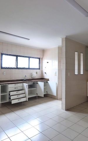 Apartamento à venda com 300m², 4 quartos e 4 vagasCozinha