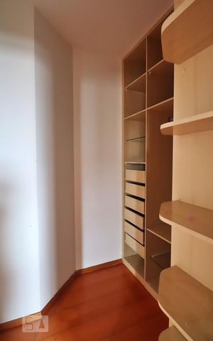 Apartamento à venda com 300m², 4 quartos e 4 vagasCloset da Suíte 1