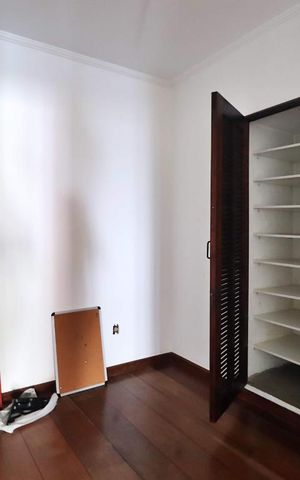 Apartamento à venda com 300m², 4 quartos e 4 vagasEscritório