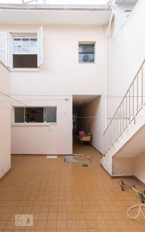 Casa à venda com 100m², 3 quartos e 2 vagasQuintal