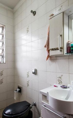 Casa à venda com 250m², 3 quartos e 7 vagasBanheiro da Suíte 2