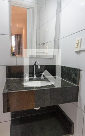 Apartamento à venda com 60m², 2 quartos e 1 vaga Apartamento à venda com 60m², 2 quartos e 1 vagaBanheiro da Suíte