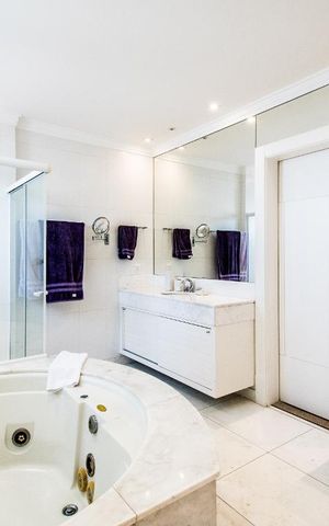 Apartamento à venda com 326m², 4 quartos e 5 vagasBanheiro da Suíte 3