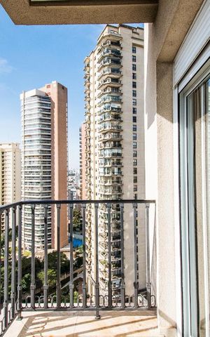 Apartamento à venda com 326m², 4 quartos e 5 vagasVaranda da Suíte 3