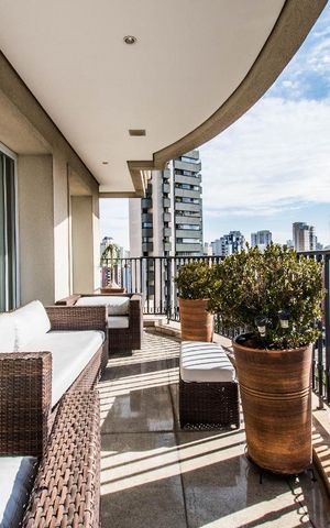 Apartamento à venda com 326m², 4 quartos e 5 vagasVaranda da Sala 1