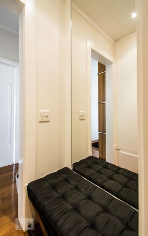 Apartamento à venda com 326m², 4 quartos e 5 vagasEntrada do Lavabo