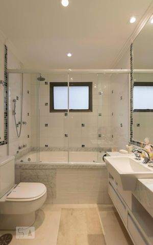 Apartamento à venda com 214m², 3 quartos e 3 vagasSuíte 1 - Banheiro