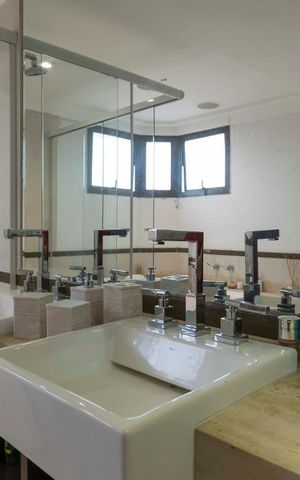 Apartamento à venda com 214m², 3 quartos e 3 vagasSuíte 3 - Banheiro (Pia)