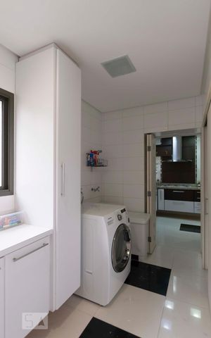 Apartamento à venda com 214m², 3 quartos e 3 vagasÁrea de serviço
