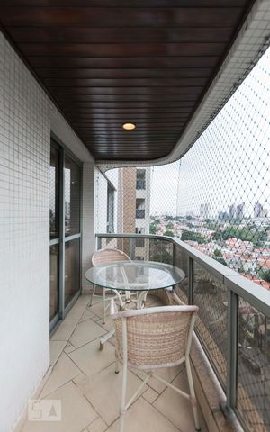 Apartamento à venda com 214m², 3 quartos e 3 vagasVaranda