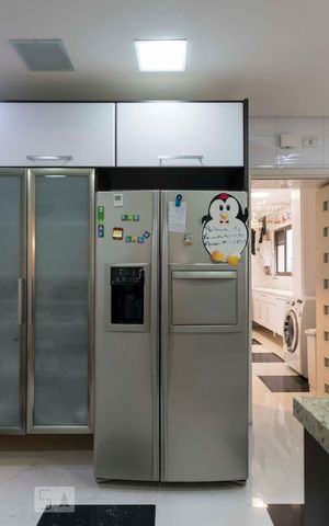 Apartamento à venda com 214m², 3 quartos e 3 vagasCozinha (Geladeira)