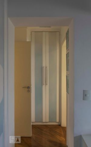 Apartamento à venda com 214m², 3 quartos e 3 vagasSuíte 2 (Armários)