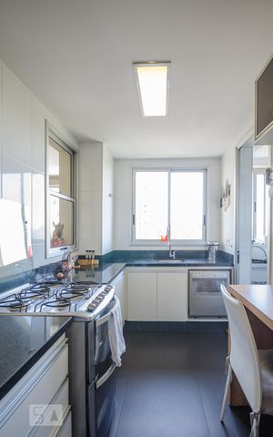 Apartamento à venda com 93m², 3 quartos e 2 vagas Apartamento à venda com 93m², 3 quartos e 2 vagasCOZINHA