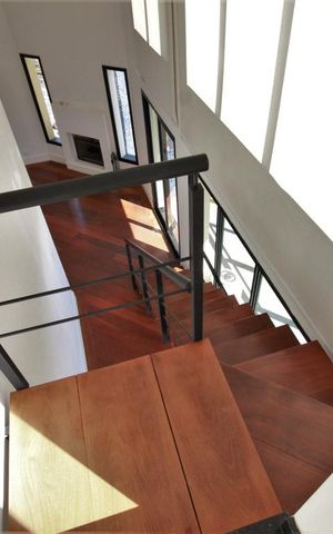 Apartamento à venda com 282m², 3 quartos e 4 vagasEscadas