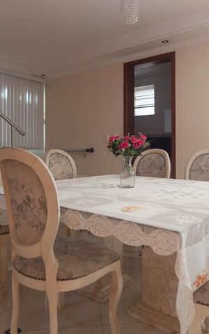 Casa de condomínio à venda com 250m², 5 quartos e 3 vagas Casa de condomínio à venda com 250m², 5 quartos e 3 vagasSala almoço ou jantar