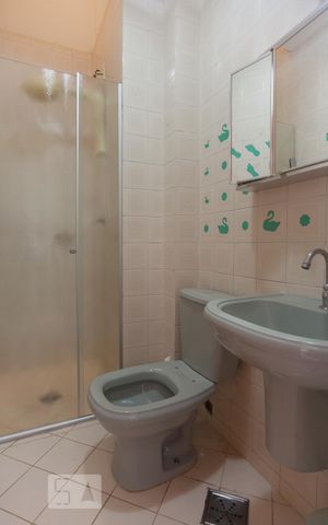 Casa de condomínio à venda com 250m², 5 quartos e 3 vagas Casa de condomínio à venda com 250m², 5 quartos e 3 vagasBanheiro