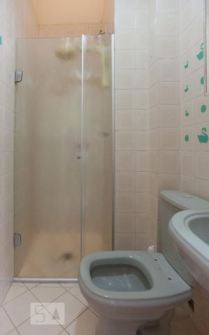 Casa de condomínio à venda com 250m², 5 quartos e 3 vagas Casa de condomínio à venda com 250m², 5 quartos e 3 vagasBanheiro