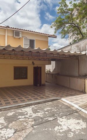 Casa de condomínio à venda com 250m², 5 quartos e 3 vagas Casa de condomínio à venda com 250m², 5 quartos e 3 vagasFachada da casa