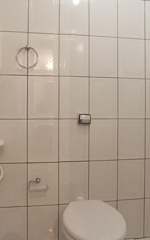 Casa de condomínio à venda com 250m², 5 quartos e 3 vagas Casa de condomínio à venda com 250m², 5 quartos e 3 vagasEdícula - banheiro