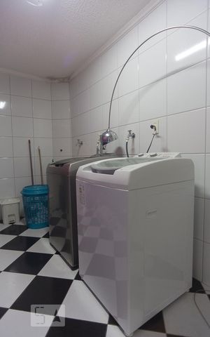 Casa de condomínio à venda com 250m², 5 quartos e 3 vagas Casa de condomínio à venda com 250m², 5 quartos e 3 vagasLavanderia