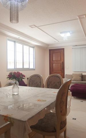 Casa de condomínio à venda com 250m², 5 quartos e 3 vagas Casa de condomínio à venda com 250m², 5 quartos e 3 vagasSala