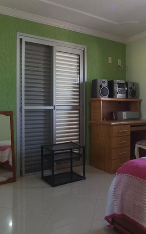 Casa de condomínio à venda com 250m², 5 quartos e 3 vagas Casa de condomínio à venda com 250m², 5 quartos e 3 vagasSuíte