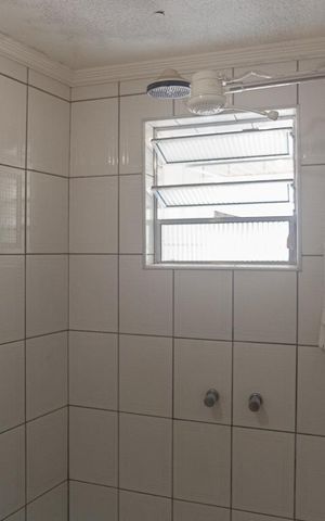 Casa de condomínio à venda com 250m², 5 quartos e 3 vagas Casa de condomínio à venda com 250m², 5 quartos e 3 vagasEdícula - banheiro
