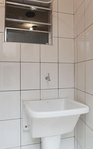 Casa de condomínio à venda com 250m², 5 quartos e 3 vagas Casa de condomínio à venda com 250m², 5 quartos e 3 vagasEdícula - lavanderia