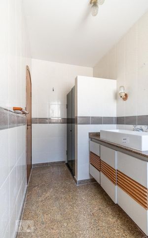 Casa para alugar com 483m², 4 quartos e 6 vagasSuíte 1 - Banheiro