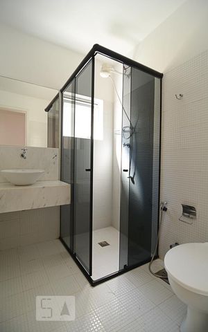 Apartamento para alugar com 139m², 2 quartos e 2 vagasBanheiro social