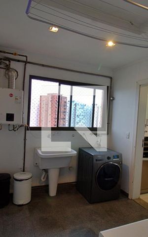 Apartamento à venda com 235m², 3 quartos e 4 vagas Apartamento à venda com 235m², 3 quartos e 4 vagasÁrea de Serviço