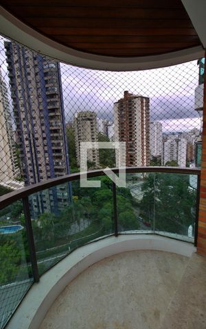 Apartamento à venda com 235m², 3 quartos e 4 vagas Apartamento à venda com 235m², 3 quartos e 4 vagasvaranda da Suíte 3