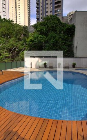 Apartamento à venda com 235m², 3 quartos e 4 vagas Apartamento à venda com 235m², 3 quartos e 4 vagasÁrea comum - Piscina