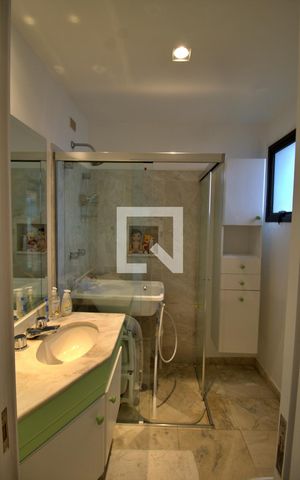 Apartamento à venda com 235m², 3 quartos e 4 vagas Apartamento à venda com 235m², 3 quartos e 4 vagasBanheiro da Suíte 1