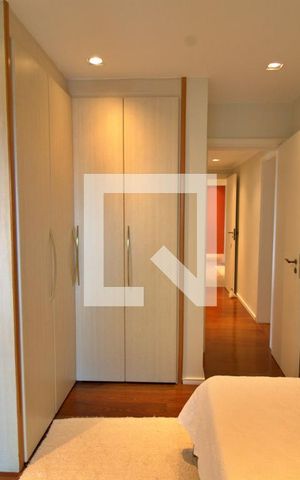 Apartamento à venda com 235m², 3 quartos e 4 vagas Apartamento à venda com 235m², 3 quartos e 4 vagasSuíte 2