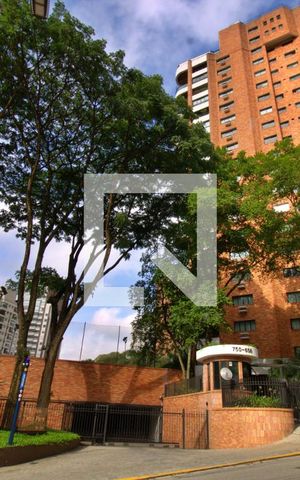 Apartamento à venda com 235m², 3 quartos e 4 vagas Apartamento à venda com 235m², 3 quartos e 4 vagasFachada e portaria