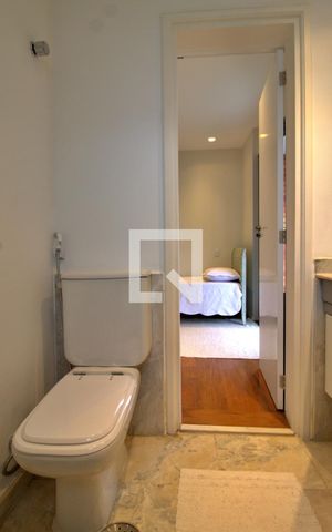 Apartamento à venda com 235m², 3 quartos e 4 vagas Apartamento à venda com 235m², 3 quartos e 4 vagasBanheiro da Suíte 2