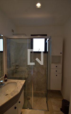 Apartamento à venda com 235m², 3 quartos e 4 vagas Apartamento à venda com 235m², 3 quartos e 4 vagasBanheiro da Suíte 2
