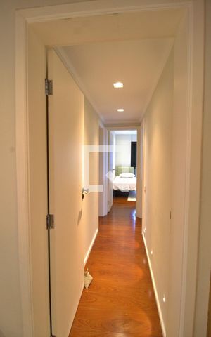Apartamento à venda com 235m², 3 quartos e 4 vagas Apartamento à venda com 235m², 3 quartos e 4 vagasCorredor