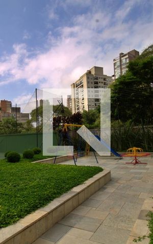 Apartamento à venda com 235m², 3 quartos e 4 vagas Apartamento à venda com 235m², 3 quartos e 4 vagasÁrea comum - Playground
