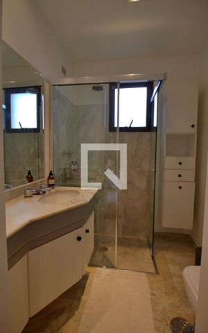 Apartamento à venda com 235m², 3 quartos e 4 vagas Apartamento à venda com 235m², 3 quartos e 4 vagasBanheiro da Suíte 2