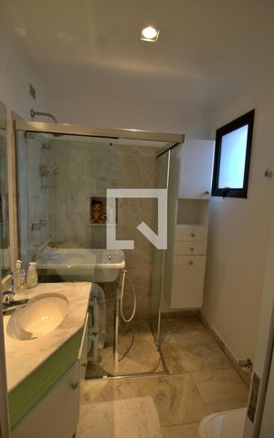 Apartamento à venda com 235m², 3 quartos e 4 vagas Apartamento à venda com 235m², 3 quartos e 4 vagasBanheiro da Suíte 1