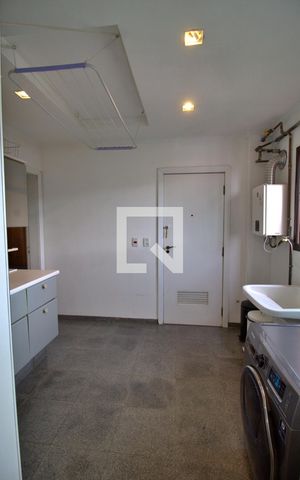 Apartamento à venda com 235m², 3 quartos e 4 vagas Apartamento à venda com 235m², 3 quartos e 4 vagasÁrea de Serviço