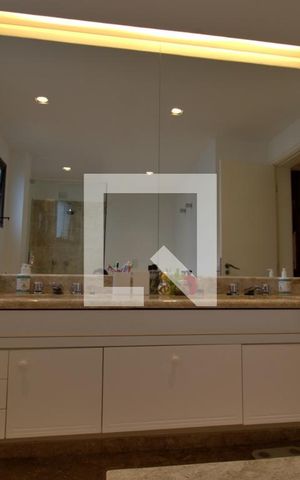 Apartamento à venda com 235m², 3 quartos e 4 vagas Apartamento à venda com 235m², 3 quartos e 4 vagasBanheiro da Suíte 3