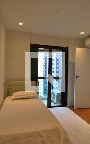 Apartamento à venda com 235m², 3 quartos e 4 vagas Apartamento à venda com 235m², 3 quartos e 4 vagasSuíte 2