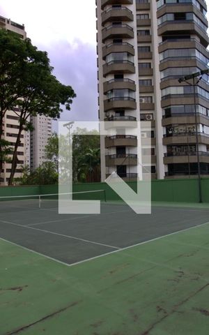 Apartamento à venda com 235m², 3 quartos e 4 vagas Apartamento à venda com 235m², 3 quartos e 4 vagasQuadra Esportiva