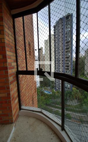 Apartamento à venda com 235m², 3 quartos e 4 vagas Apartamento à venda com 235m², 3 quartos e 4 vagasVaranda da Suíte 1