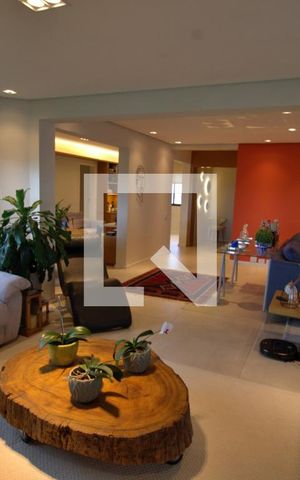 Apartamento à venda com 235m², 3 quartos e 4 vagas Apartamento à venda com 235m², 3 quartos e 4 vagasSala 2