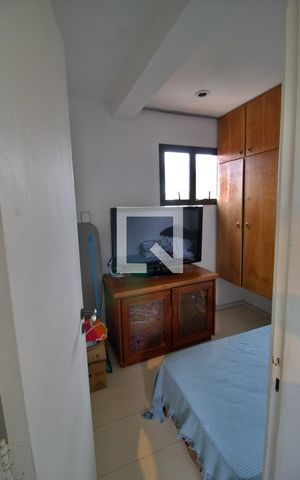 Apartamento à venda com 235m², 3 quartos e 4 vagas Apartamento à venda com 235m², 3 quartos e 4 vagasQuarto de Serviço